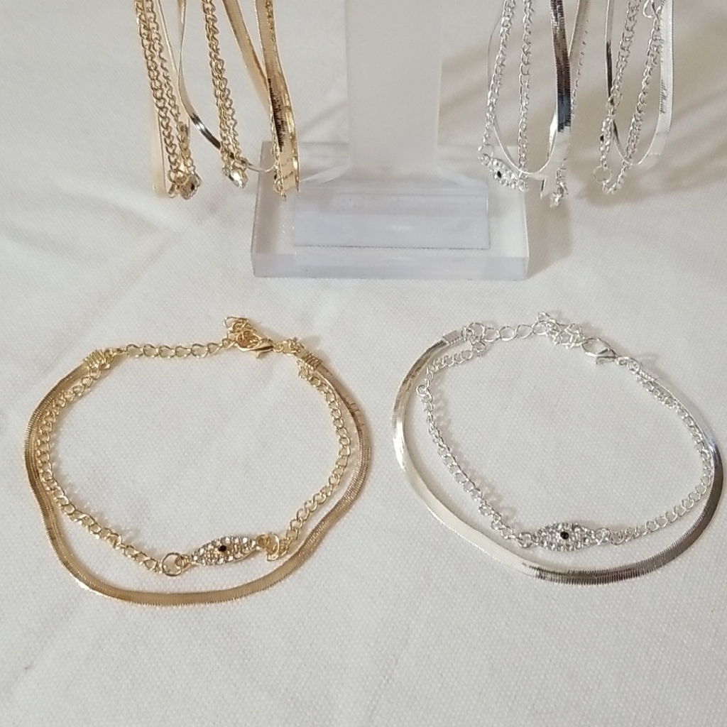 Gold Or Silver Tone Bracelet With Evil Eye Charm